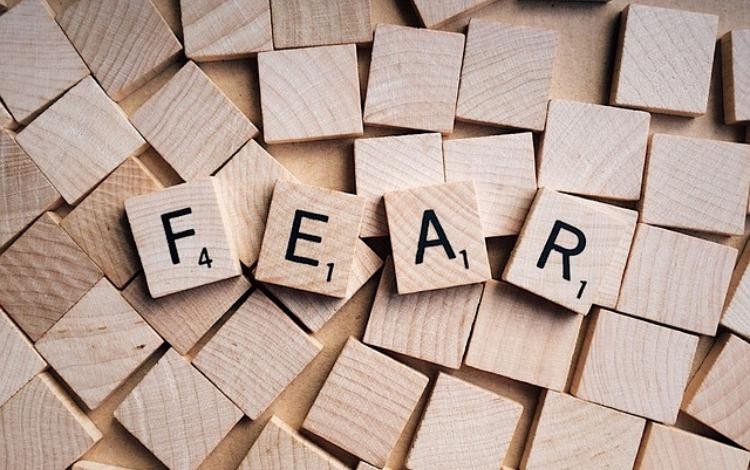 ভয় সৃজনশীলতার বাঁধা –(The Paradox of Fear: Limiting the Infinite)